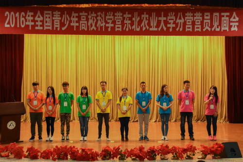 随队志愿者进行自我介绍