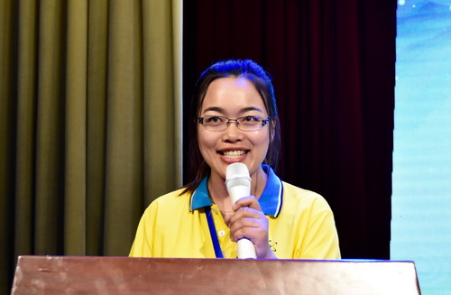 长白山第一高级中学马丽秋作为获奖教师代表发言