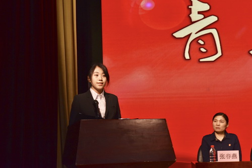 倪靖钰代表学员发言