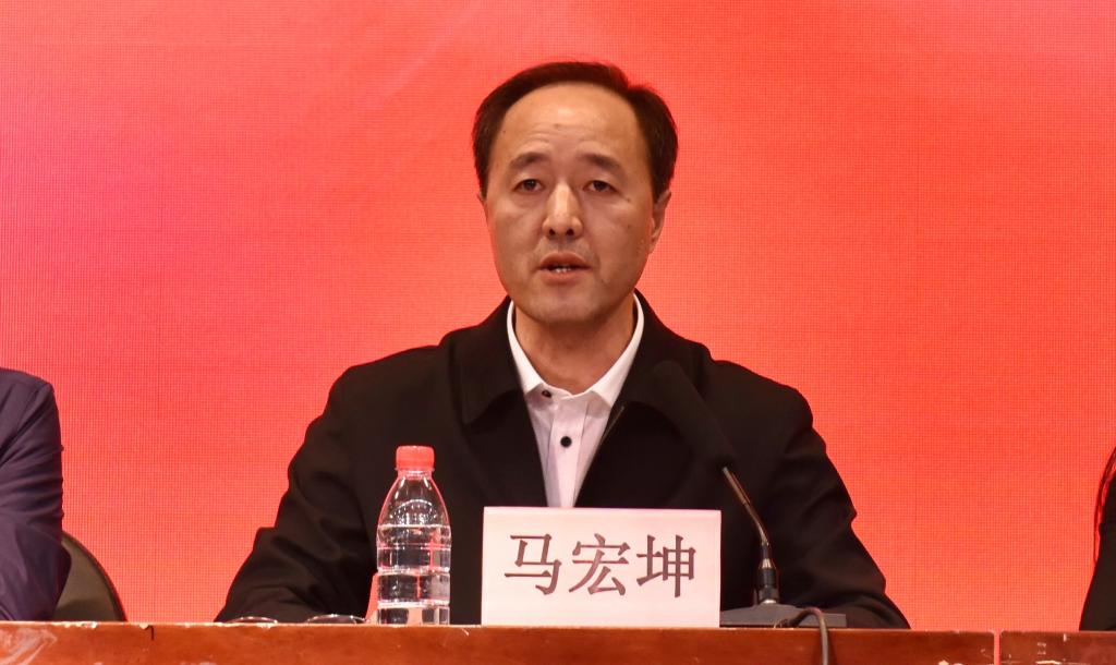 校党委副书记马洪坤在会上讲话