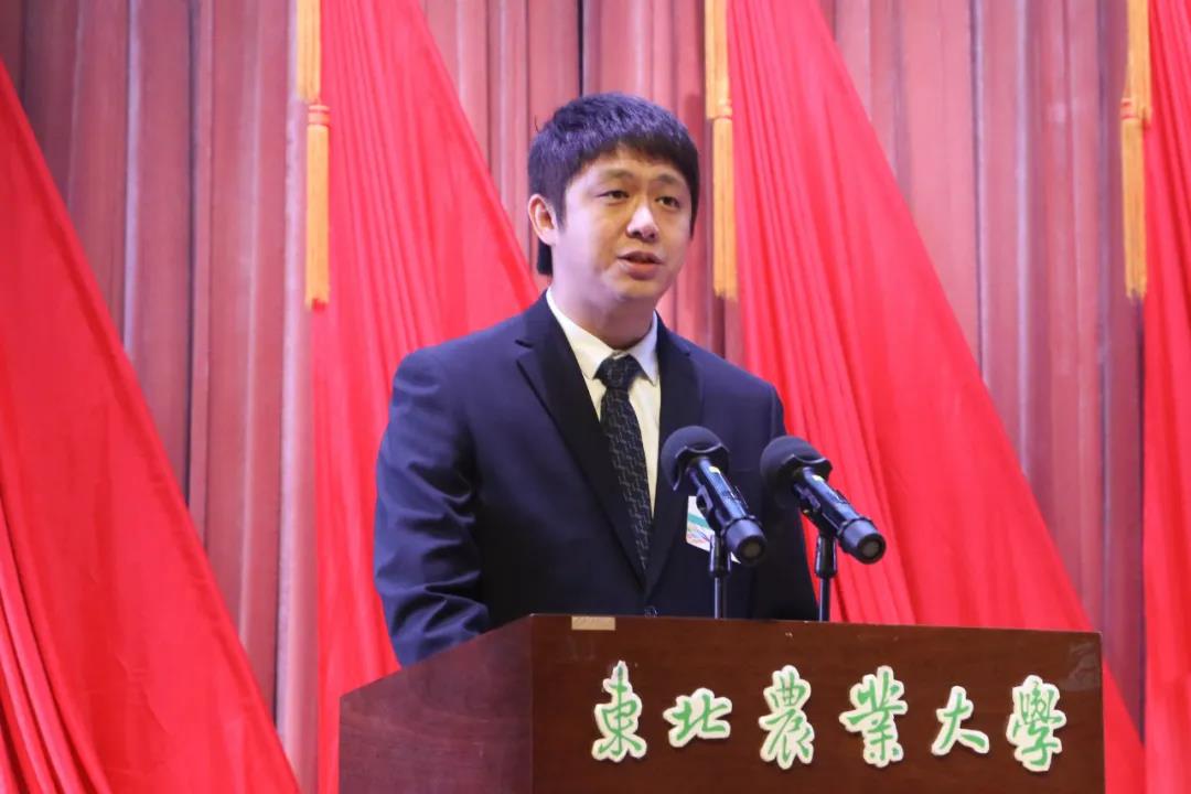 校团委书记李卡致开幕词