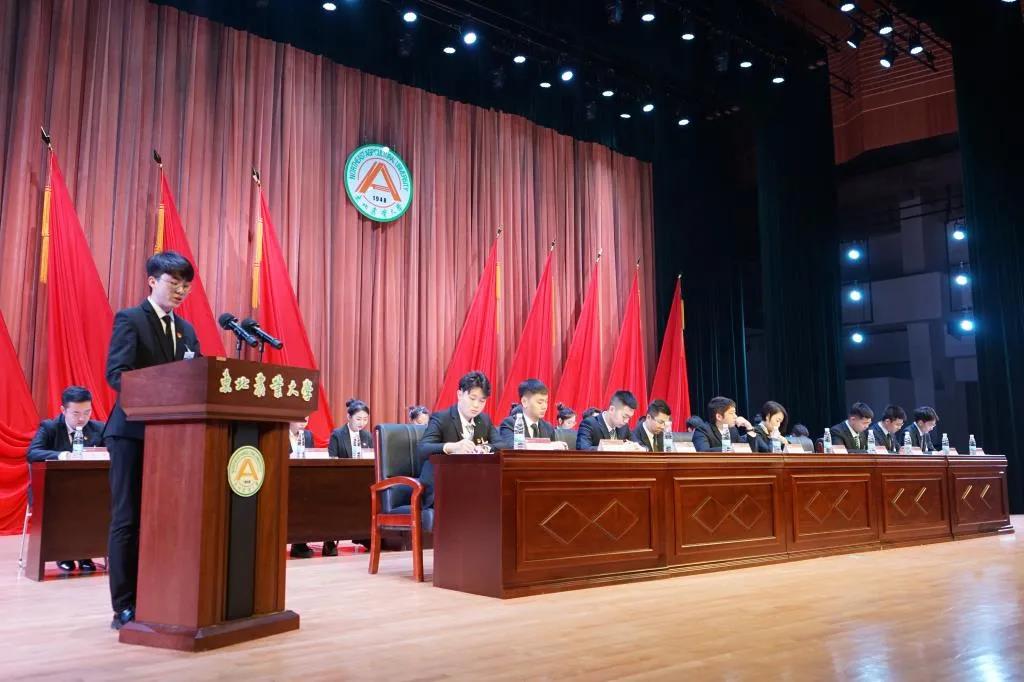 研究生会主席姜兴睿作《研究生委员会工作报告》